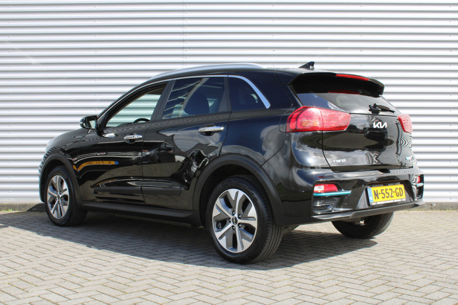 Kia e-Niro DynamicPlusLine 64 kWh | Warmtepomp | Schuif/kantel dak | 17" LM | Airco | Cruise | Navi | Camera |