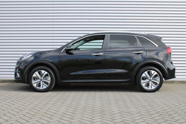 Kia e-Niro DynamicPlusLine 64 kWh | Warmtepomp | Schuif/kantel dak | 17" LM | Airco | Cruise | Navi | Camera |