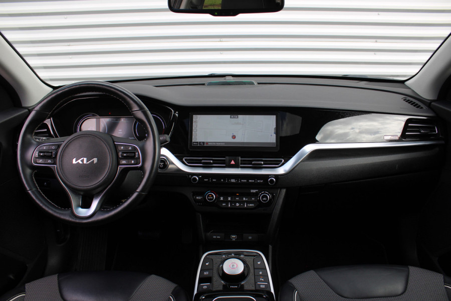 Kia e-Niro DynamicPlusLine 64 kWh | Warmtepomp | Schuif/kantel dak | 17" LM | Airco | Cruise | Navi | Camera |