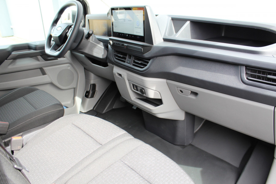 Ford Transit Custom 320 2.0-136pk TDCI L2H1 ´Trend´ AUTOMAAT ! Overtuig u van de rijkwaliteiten van dit nieuwe model Ford Transit Custom i.c.m. automatische versn. bak. Camera, LED koplampen, Cruise Control, Aut. Airco, Navigatie by Apple / Android, verwarmd voorraam etc.