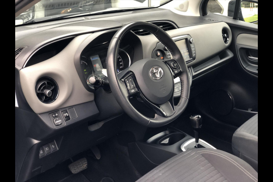 Toyota Yaris 1.5 Hybrid Aspiration Plus | Lichtmetalen velgen, Parkeercamera, Cruise control, Safety Sense, Bluetooth, Climate control