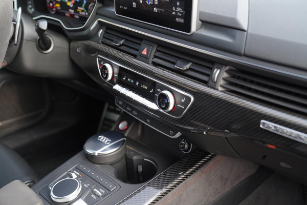 Audi RS5 Coupé 2.9 TFSI RS 5 Quattro | Keramische remmerij | Carbon binnen+buiten | Massage stoelen | HUD | Bang&Olufsen | NAP |
