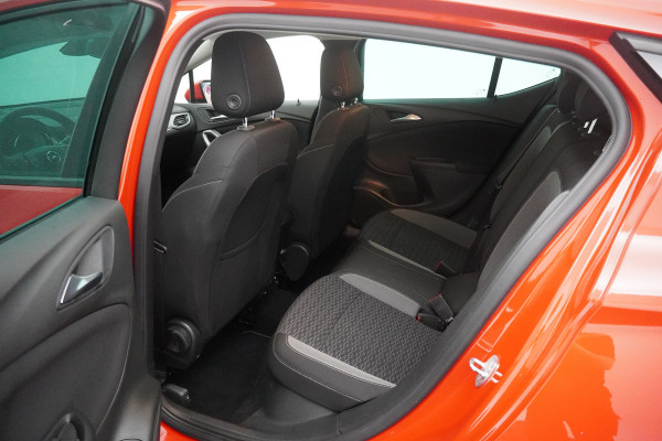 Opel Astra BWJ 2020 / 1.2 111PK Business Edition / Clima / Cruise /  Navi / Carplay /Privacy glass / Comfortstoel /