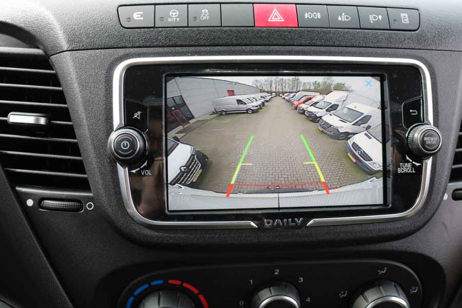 Iveco Daily 35S14 L2 H2 Airco Navigatie Camera Trekhaak 3.5T