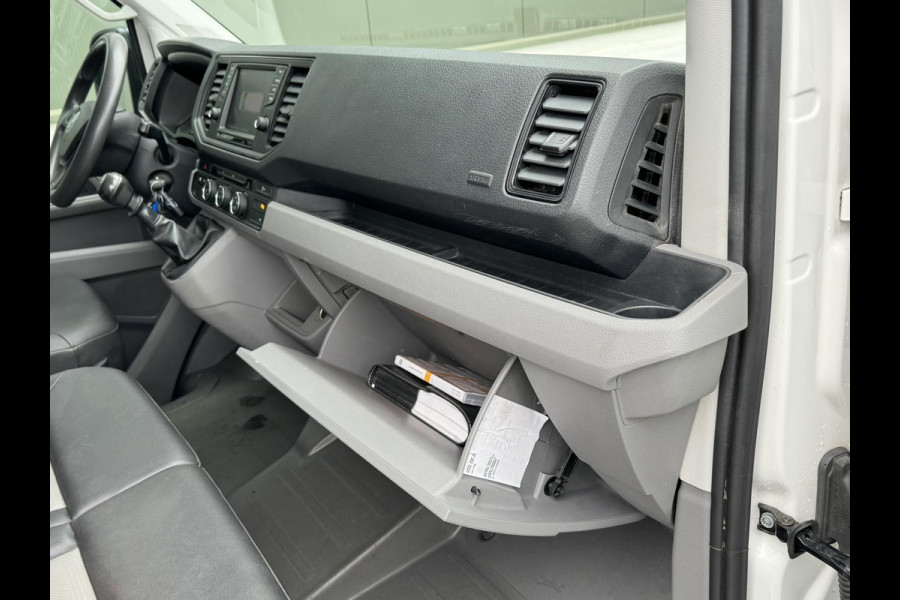 Volkswagen Crafter 35 2.0 TDI 177pk L3H3 Highline 3500kg Aanhanger Camera Carplay Navigatie PDC v+a Imperiaal