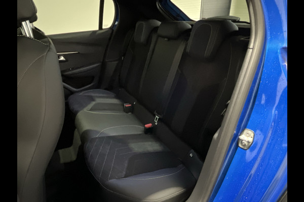 Peugeot e-208 EV GT 50 kWh Glazen panoramadak met jaloezie | Dodehoekassistent | Automatische cruisecontrol met STOP