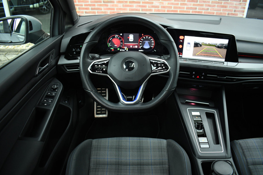 Volkswagen Golf GTE 1.4 eHybrid 245pk Pano HUD Camera ACC IQ-light