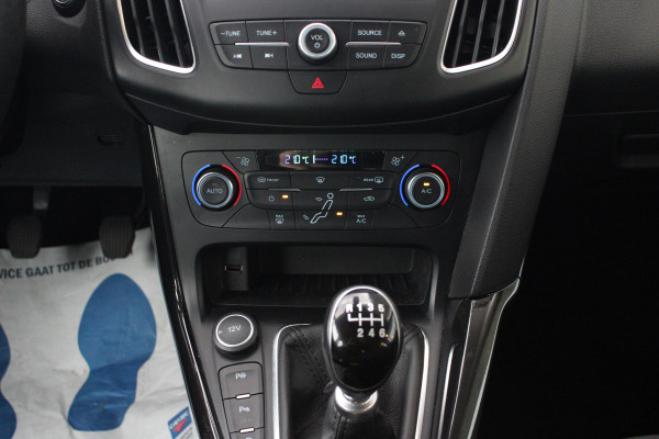 Ford Focus 1.0 Titanium Edition | Verwarmd voorruit | Parkeersensoren voor/achter | Climate Control | Navigatie