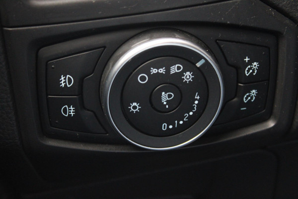 Ford Focus 1.0 Titanium Edition | Verwarmd voorruit | Parkeersensoren voor/achter | Climate Control | Navigatie