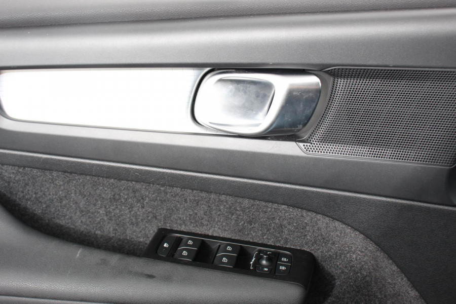 Volvo XC40 1.5 T4 211pk PHEV Recharge Inscription | Navigatie | Apple Carplay/Android Auto | Parkeersensoren | Adaptive Cruise Control | Elektrische achterklep | Stoelverwarming | Wegklapbare trekhaak | LED-koplampen