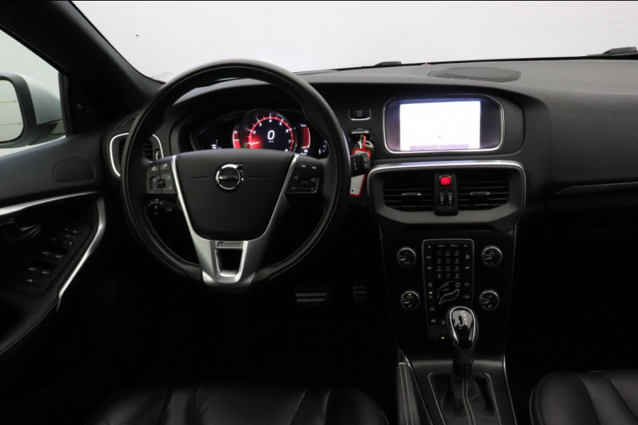 Volvo V40 1.5 T3 R-Design Automaat - Panorama, BLIS, H-K HiFi