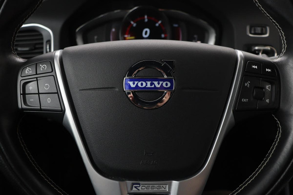 Volvo V60 2.0 D2 R-Design | Stoelverwarming | Navigatie | Leder/Alcantara | Climate control | PDC | Cruise control | Sportstoelen