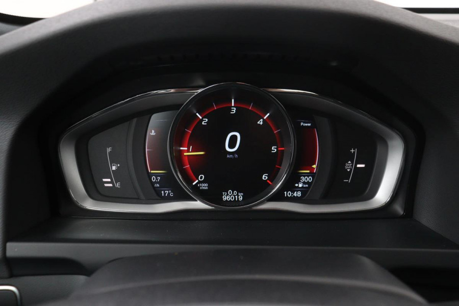 Volvo V60 2.0 D2 R-Design | Stoelverwarming | Navigatie | Leder/Alcantara | Climate control | PDC | Cruise control | Sportstoelen