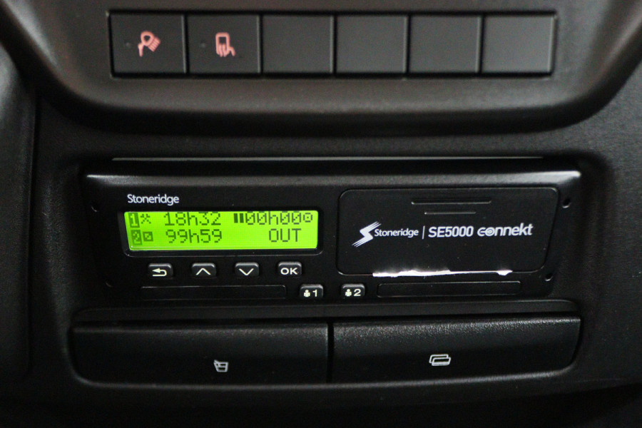 Iveco 35S21 3.0 207 PK L2H2 Automaat Climate, ACC, Camera, Navigatie, Bluetooth, PDC, Trekhaak, 16''