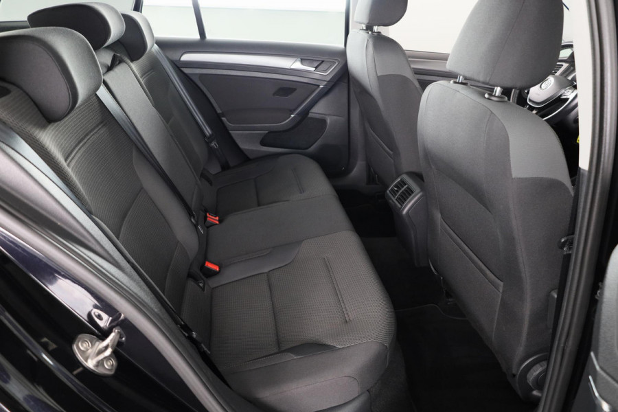 Volkswagen Golf 1.5 TSI Comfortline 150PK | Automaat (DSG) | Camera | Parkeersensoren | Navigatie | Stoelverwarming