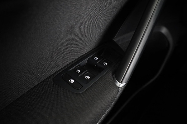 Volkswagen Golf 1.5 TSI Comfortline 150PK | Automaat (DSG) | Camera | Parkeersensoren | Navigatie | Stoelverwarming