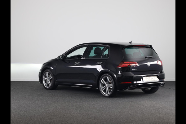 Volkswagen Golf 1.5 TSI Highline Business R 150 pk Automaat (DSG) | Navigatie | Parkeersensoren | Achteruitrijcamera | LED koplampen | R-Line