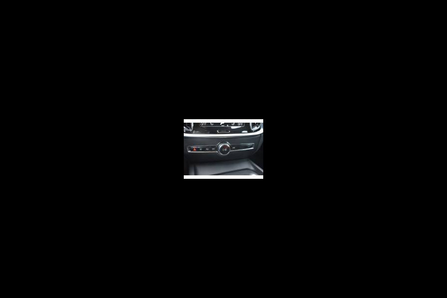 Volvo V60 T4 210PK Automaat Momentum Pro | Polestar | 19" LMV | El. Trekhaak | LED | Getint glas | Apple carplay / Android |