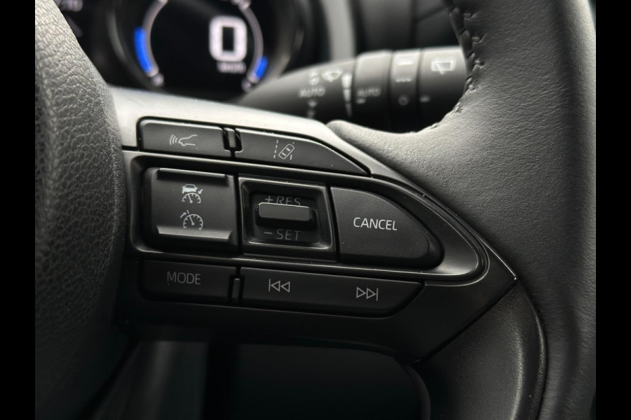 Toyota Yaris 1.5 Hybrid Dynamic Bi-Tone CarPlay Camera
