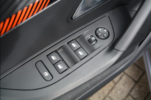 Peugeot 2008 1.2 TURBO 100pk Active Pack | Apple Carplay/Android Auto | Stoelverwarming| Parkeersensoren achter | Bluetooth