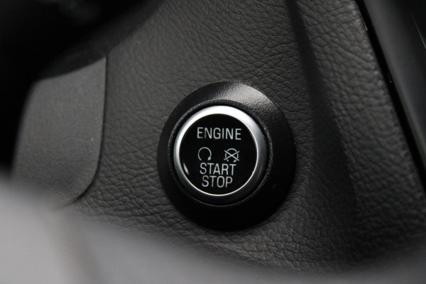 Ford Focus Wagon 1.0 St-line | Parkeersensoren voor en achter | Voorruitverwarming | Stoelverwarming voor | Navigatiesysteem