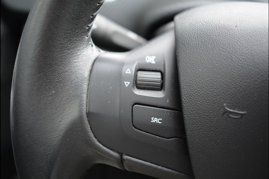 Peugeot 2008 1.2 TURBO 110pk Allure | Trekhaak | Navigatie | Apple Carplay/Android Auto | Bluetooth | Climate Control