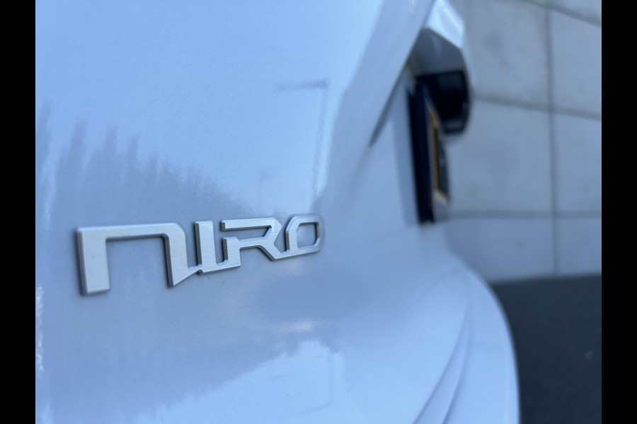 Kia Niro EV ExecutiveLine 64.8 kWh | Schuif-/kanteldak | Leder | BSD | Harman/Kardon | Camera | Navi | Key-Less | Stuur-/Stoelverwarming | Clima | 17” Velgen | PDC | Cruise | LED |