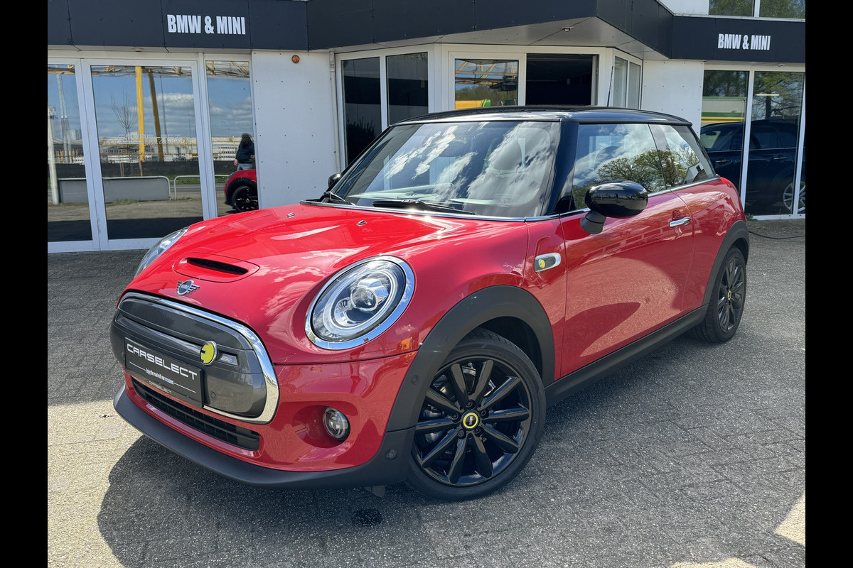 MINI Cooper SE Leder, NAVI, Harman/Kardon, Head-Up, DAB, zwarte hemel, 17"spoke velgen, Camera, PDC, Climaat Control . Neem contact op en we maken een afspraak.