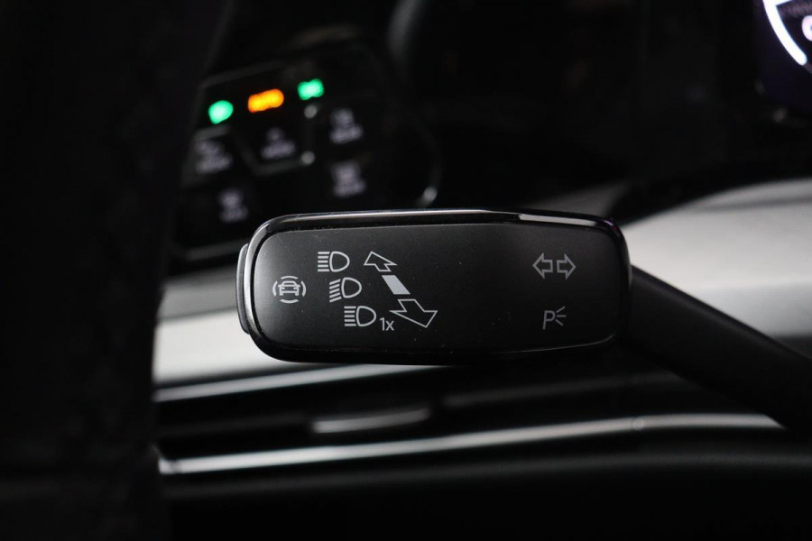 Volkswagen Golf 1.5 TSI Life Business | Massage | Camera | Navigatie | Keyless | Dodehoek detectie | Carplay | Full LED | Adaptive cruise | Memory