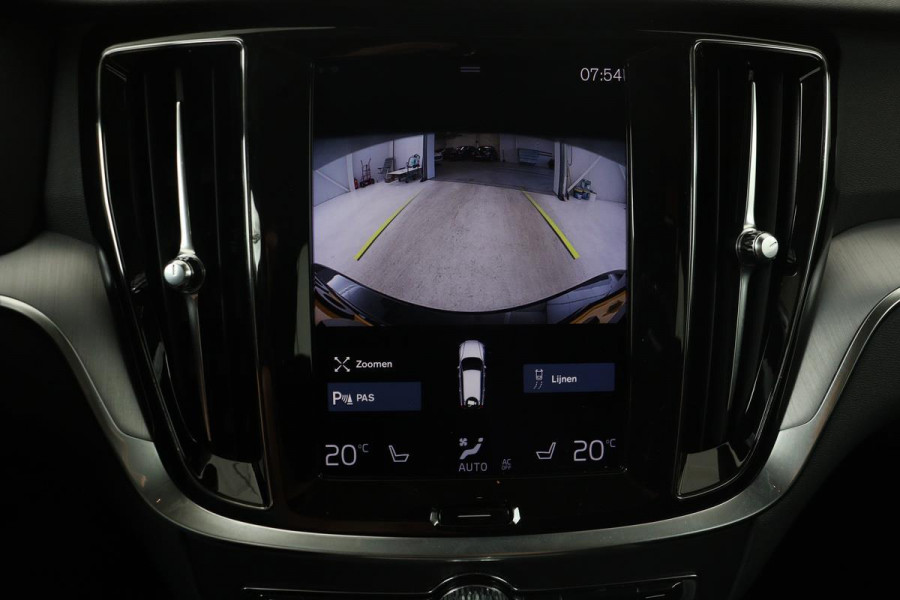 Volvo V60 2.0 B3 Momentum Advantage | Carplay | Navigatie | Camera | Full LED | Climate contol | PDC | Cruise control | DAB+