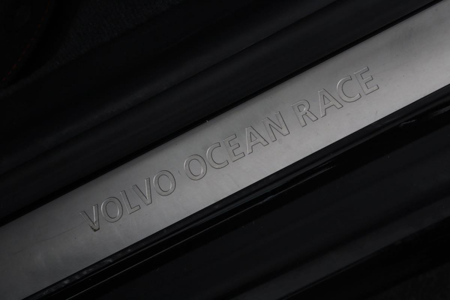 Volvo XC60 2.0 D4 Ocean Race | Leder | Stoelverwarming | Navigatie | Verwarmde voorruit | Climate control | PDC | Cruise control