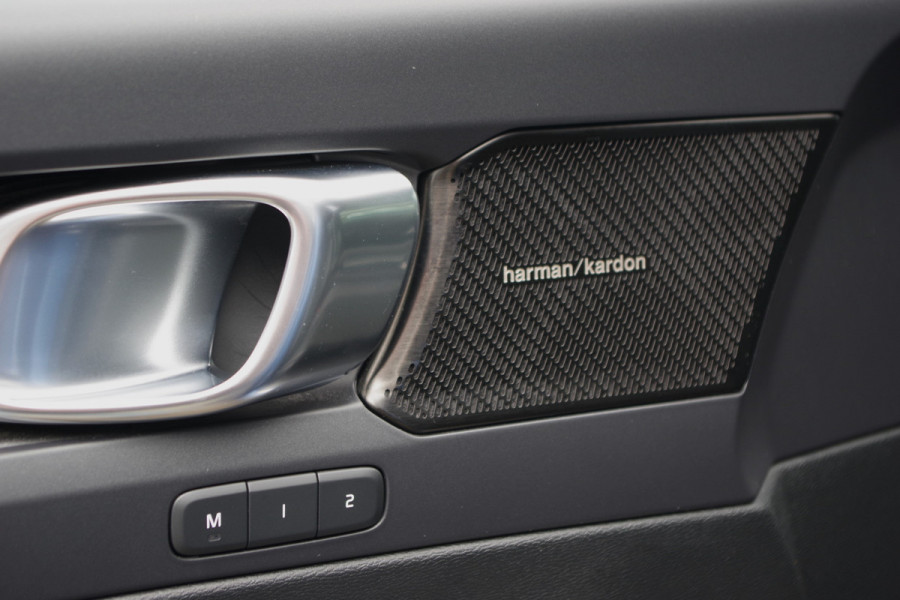 Volvo XC40 1.5 T5 263 PK Recharge R-Design Plug-In Hybride, Panoramadak, Harman-Kardon, Stoel- & Stuurverwarming, 360 Camera