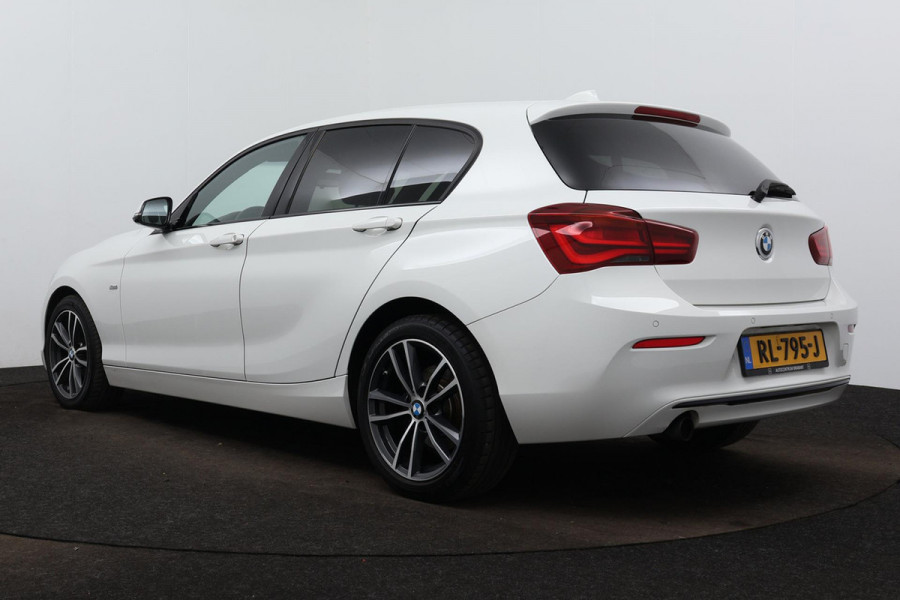 BMW 1-serie 116i Edition Sport Line Shadow Executive (NAVIGATIE, SPORTSTOELEN, CLIMA, PARKEERSENSOREN, LED)