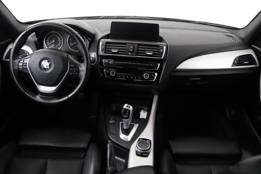 BMW 1-serie 118i Centennial High Executive Automaat (NAVIGATIE, LEDER, SPORTSTOELEN, CLIMA, STOELVERWARMING)
