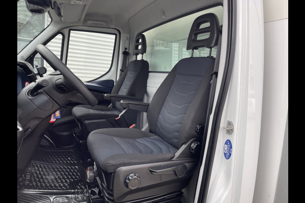 Iveco Daily 35S14 2.3 Himatic automaat 140pk / vaste prijs rijklaar € 30.950 ex btw / lease vanaf € 554 / cruise en climate control / 2 x comfort stoel / bakwagen met Zepro laadklep ! / 1110 kg netto laadvermogen / afmetingen lang 410 cm breed 210 cm hoog 200 cm