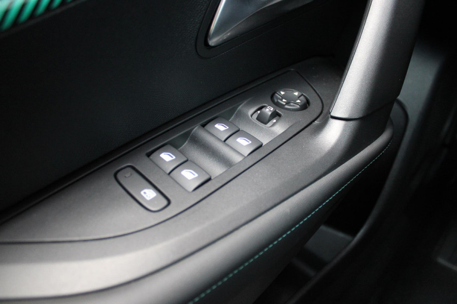 Peugeot 2008 1.2 100PK ALLURE PACK | NAVIGATIE 10" TOUCHSCREEN | APPLE CARPLAY/ANDROID AUTO | ADAPTIVE CRUISE CONTROL | 3-D INSTRUMENTENPANEEL | LICHTMETALEN VELGEN 17" | LED KOPLAMPEN | ACHTERUITRIJ CAMERA | DAB+ RADIO |