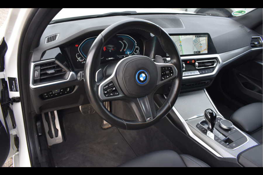 BMW 3 Serie Touring 320e xDrive M-Sport High Executive / Adaptive cruise / Keyless entry / Trekhaak / Clima / Navi
