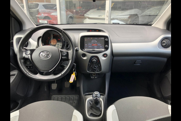 Toyota Aygo 1.0 VVT-i X-Sport | Lichtmetalen velgen, Privacy Glass, Spoiler, Trekhaak, Parkeercamera, Stuurbediening, Bluetooth, Zeer comple