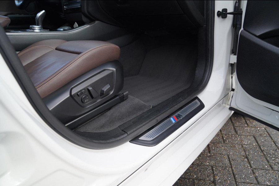 BMW X4 XDrive35d | M-pakket | Schuif/kanteldak | Head up | Adaptieve Cruise control | Dealer onderhouden | NAP | Memory stoelen |