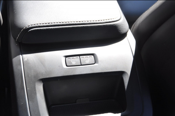 Volvo XC60 T6 350PK Long Range Recharge AWD Plus Dark / Long range/ Google infotaiment/ Luchtvering/ Head up display/ Trekhaak/ Adaptieve cruise control/ Elektrische stoelen/ Stoel en stuurwielverwarming