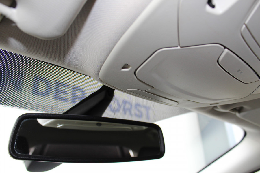 Ford Focus 1.0-125pk Titanium. Fijn rijdende en goed onderhouden Ford Focus hatchback. Volautm. airco dual, cruise control, multifunctioneel stuurwiel, boordcomputer, navigatie, telefoonvoorb., metallic lak, LM wielen, elektr. ramen en spiegels etc.