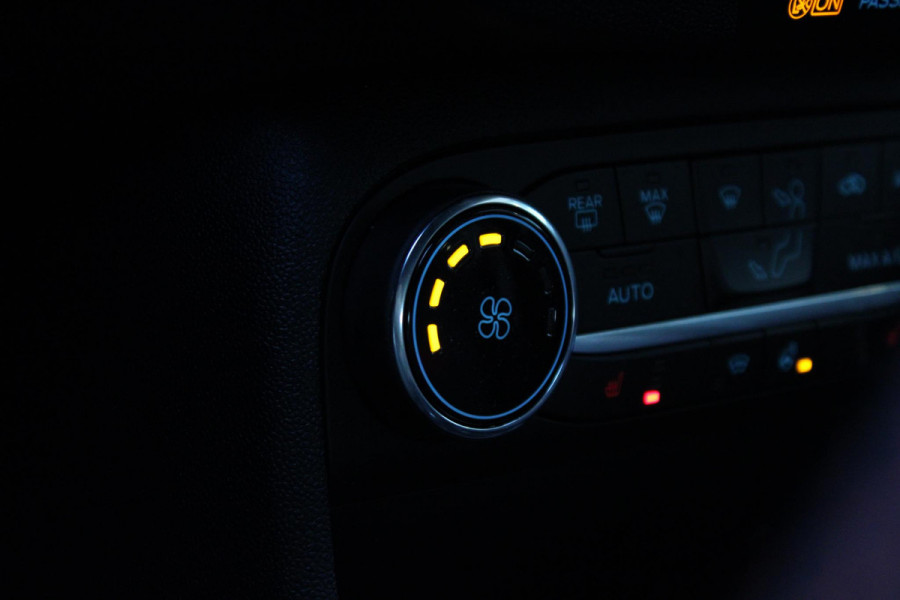 Ford Fiesta 1.0 EcoBoost Hybrid ST-Line | Winter pack | Parkeersensoren achter | Apple carplay