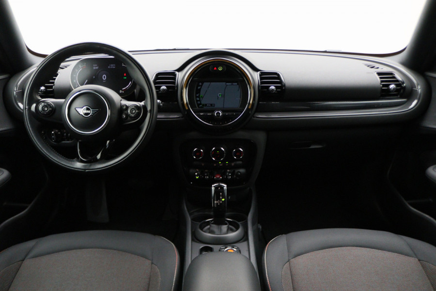 MINI Clubman 1.5 Cooper Business Edition Automaat LED, Keyless, Two-Tone lak, Navigatie, Cruise, PDC, Climate, 17”