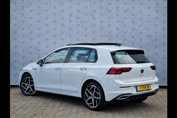 Volkswagen Golf 1.5 eTSI Style Automaat | Panoramadak | LED | PDC | Stoelverwarming | Stuurverwarming | Navi |