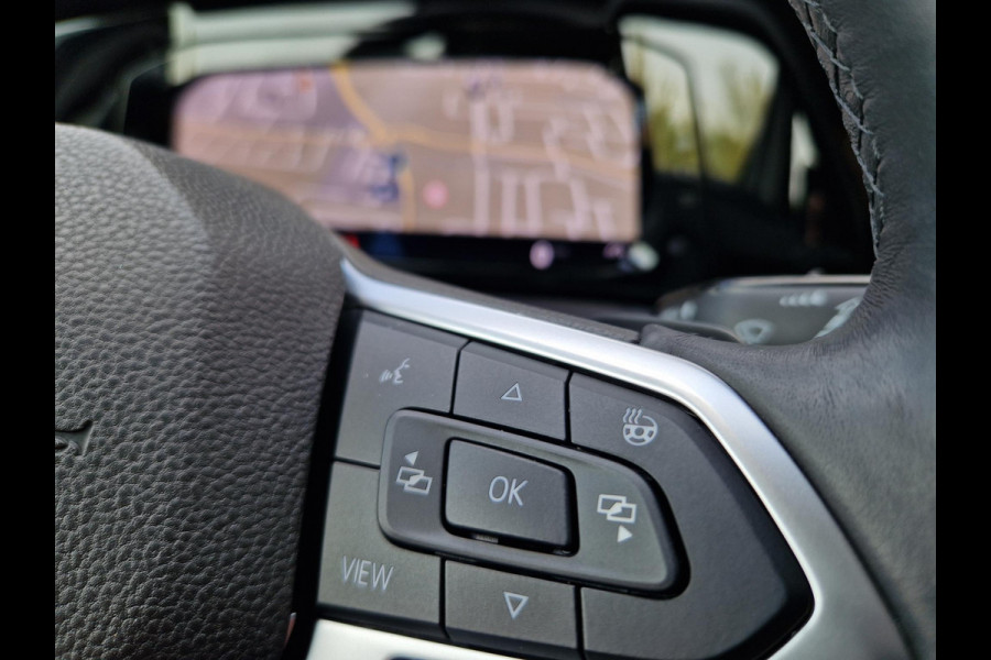 Volkswagen Golf 1.5 eTSI Style Automaat | Panoramadak | LED | PDC | Stoelverwarming | Stuurverwarming | Navi |