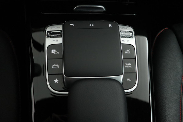 Mercedes-Benz A-Klasse 180 Business Solution AMG Night Upgrade Automaat (STOELVERWARMING, CAMERA, PARKEERSENSOREN, 1e EIGENAAR)