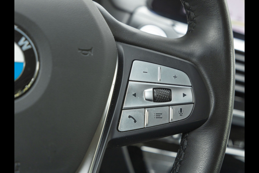 BMW X3 xDrive30i xLine - Active Cruise Control - Stoelverwarming - Sportstoelen - LED