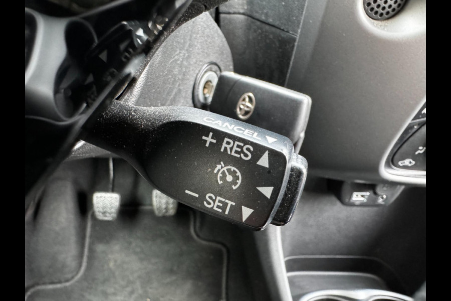 Toyota Aygo 1.0 VVT-i x-play / Achteruitrijcamera / Airco / Bluetooth / C.V. met Afstandsbediening / NED-Aygo