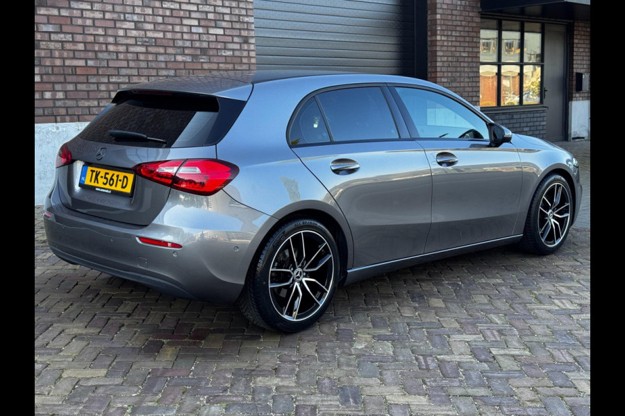 Mercedes-Benz A-Klasse 200 Business Solution / 163 PK / Navigatie + Camera / Climate Control / PDC Rondom / Automaat