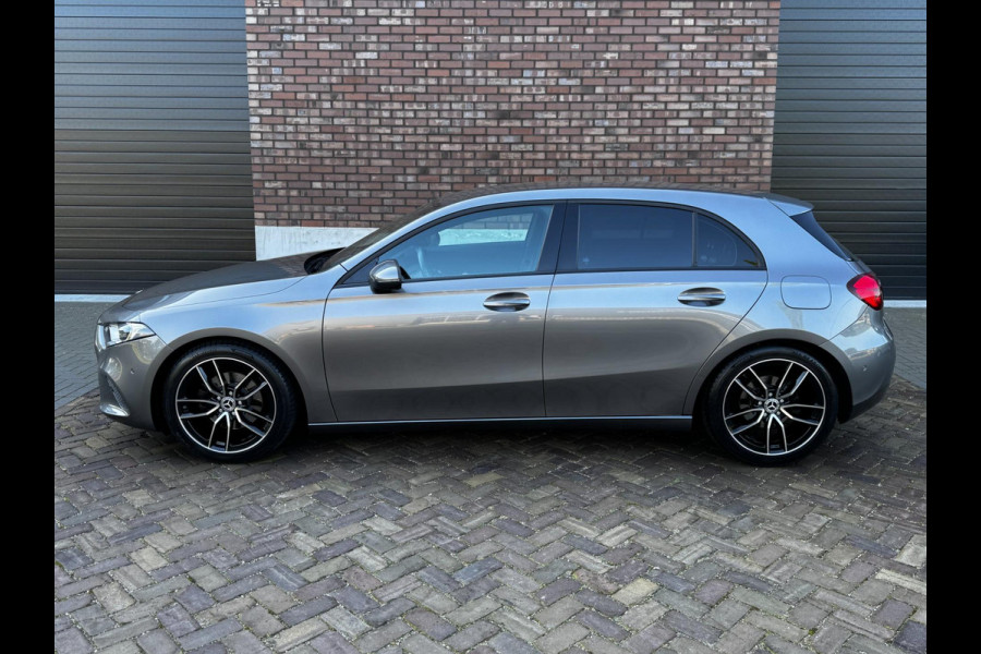 Mercedes-Benz A-Klasse 200 Business Solution / 163 PK / Navigatie + Camera / Climate Control / PDC Rondom / Automaat